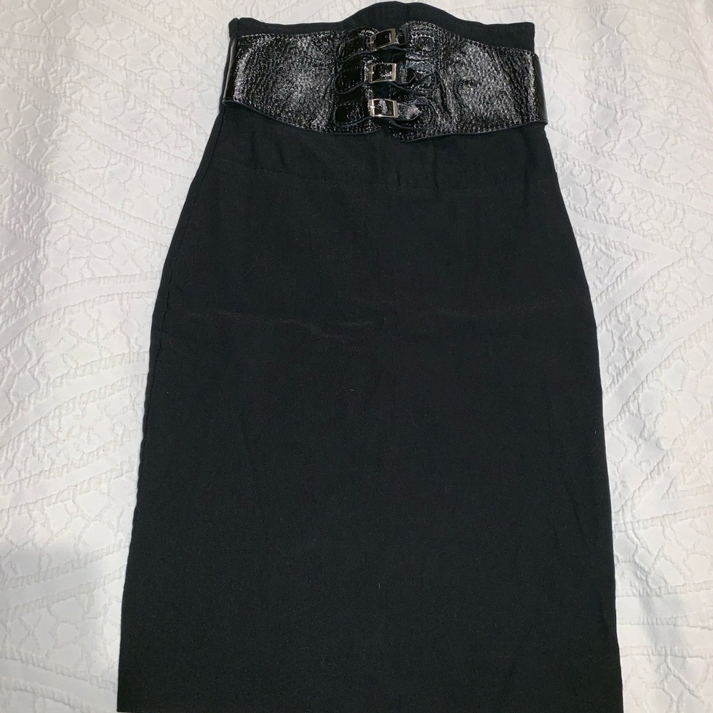 🟪 Stretchy pencil skirt w/ faux leather waistband